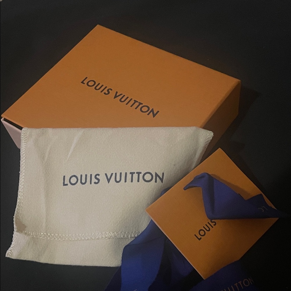 Louis Vuitton Box ,Cream Dust Bag and Blue Ribbon wallet size